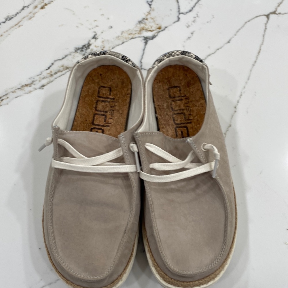 Hey Dudes. Size 7. Excellent condition.